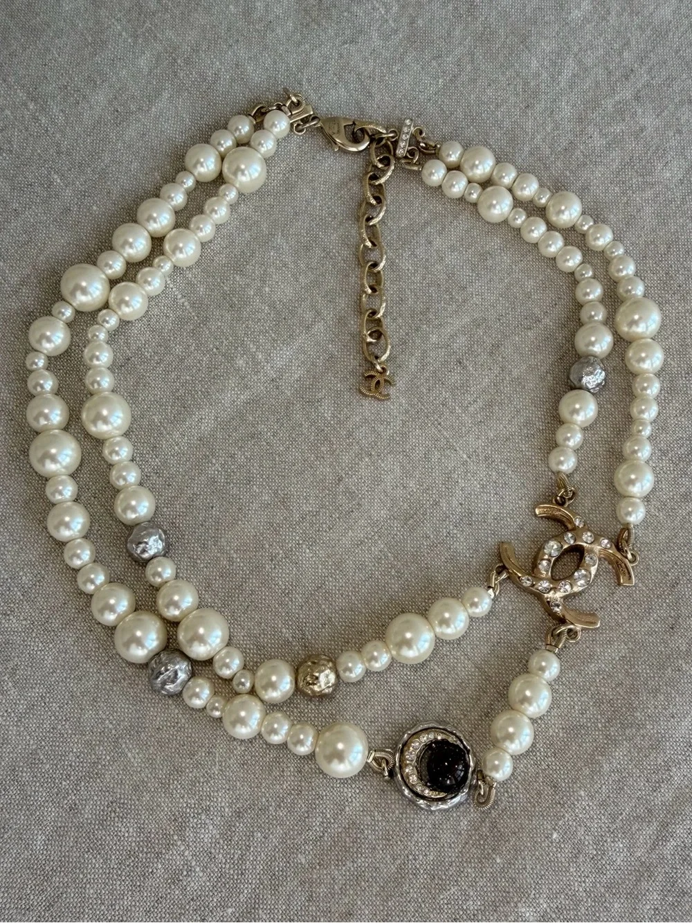 🤍CHANEL Ivory Pearl Double-Strand Necklace with Gold CC Charm✨